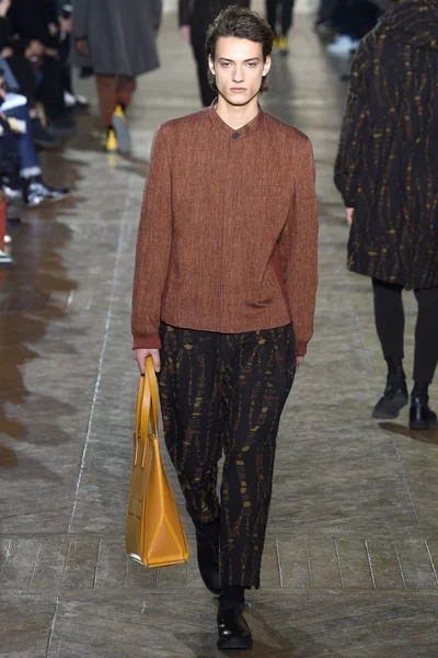 Look 13